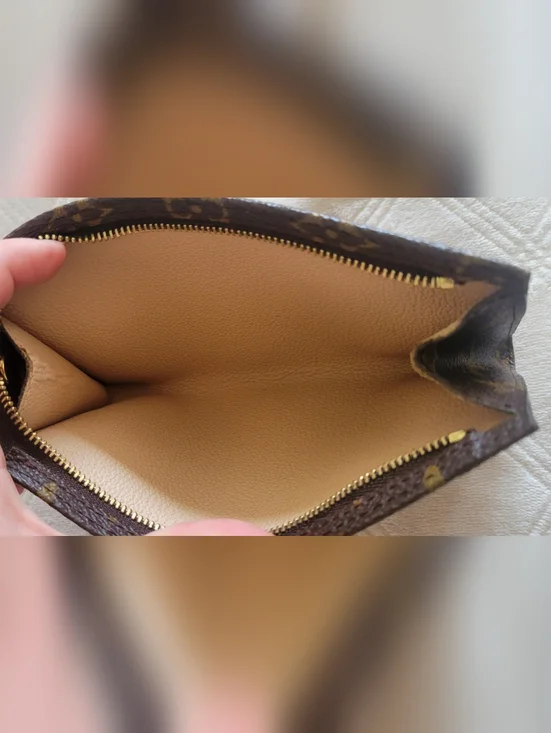 Authentuc Louis Vuitton Monogram Pouch ,serial number :VI0051 - Picture 8 of 15